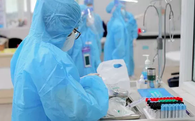 Sáng 19/9: Trung bình có 2.500 ca COVID-19 mỗi ngày, nhiều nước tăng cường tiêm vaccine COVID